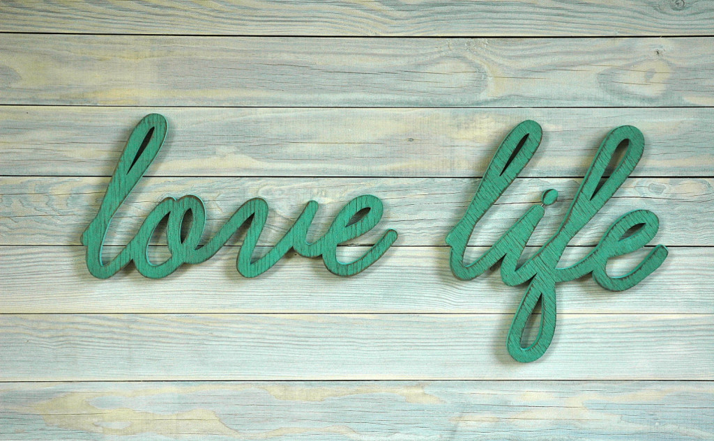 Just love life. Love Life. Деревянное слово бар. Слово деревом разным шрифтом. Love Life 2021.